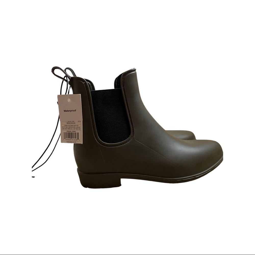 Never worn, tags still on. Green chelsea bootie
